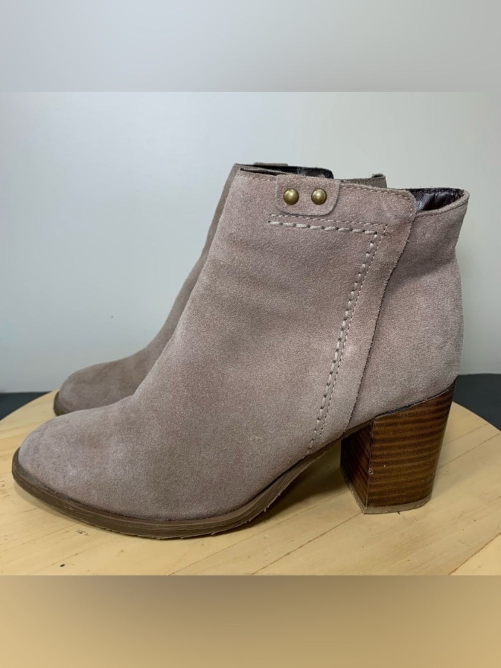 Steve Madden Suede Booties Sz 8 Tan Western Block Heel Side Zipper Insulate Boot - Picture 4 of 13